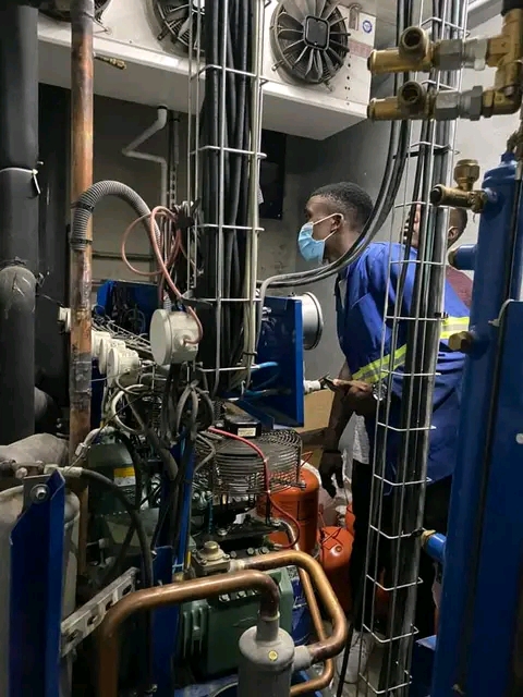 Maintenance chaine compresseur frigorifique— Douala