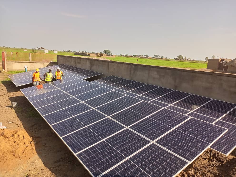 Centrale solaire alimentation machine à glace